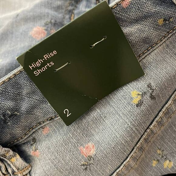 Wild Fable Blue Denim High Rise Jean Shorts with Flowers NWT Size 2 - Picture 4 of 8